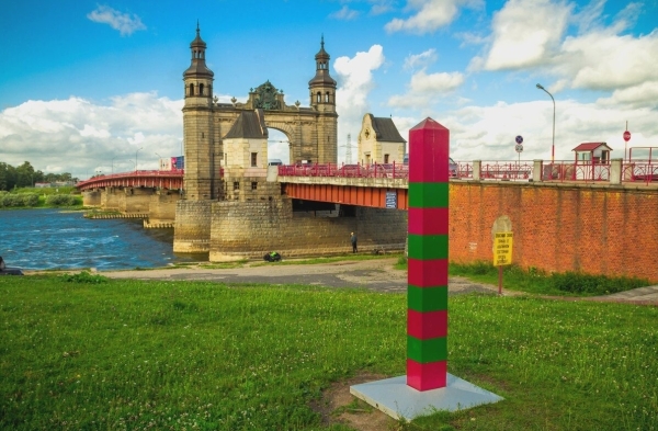 В метре от госграницы: 7 пограничных городов России