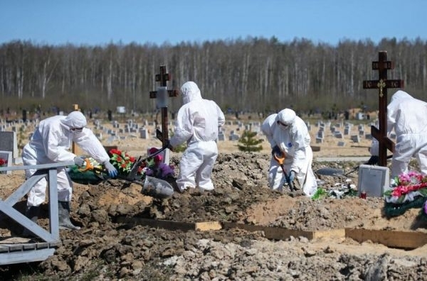 Россия вымирает без войны. Миллион погибших: смертность от COVID-19 в РФ бьет рекорды