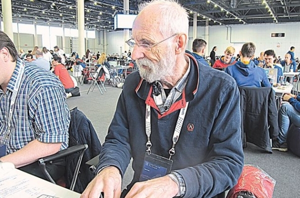 Самый пожилой программист России. В 76 лет Евгений Полищук кодит наравне с молодежью