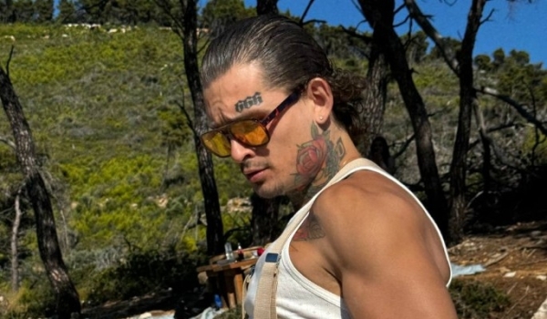 Сжегшего деньги Моргенштерна* разыскивают приставы