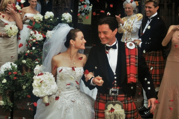 Как у Моники и Шарлотты: лучшие свадебные платья в истории сериалов