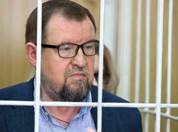 Банду питерских оборотней в погонах загнали в московский суд