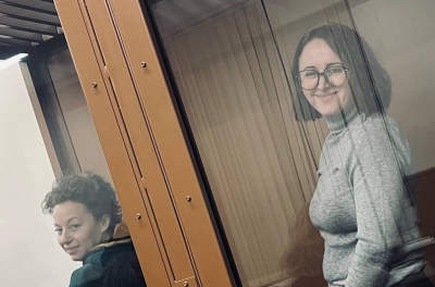 Суд в Москве продлил арест режиссеру Беркович и драматургу Петрийчук