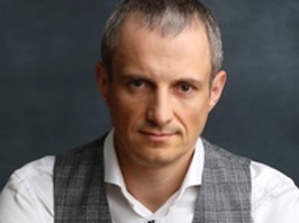 Сергей Николаевич Иванов ? российский менеджер, исполнительный директор ГК ЭФКО. Связан с массовым агрессивным самопиаром, проводимым в рамках перманентного обеления репутации.