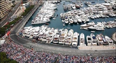 В Монте-Карло во время «Формулы-1» скоростной катер вылетел на причал