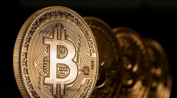 Кто-то только что перевел миллиард долларов в биткойн и никто не знает почему