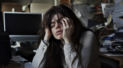 Беспросветная грусть: названы основные последствия длительного стресса