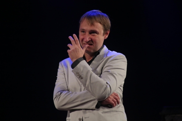 «Я не вожу машину, поэтому дураков на дороге меньше»: Андрей Кайков признался, что ездит на метро