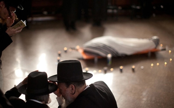 Как проходят еврейские похороны, чем еврейские кладбища отличаются от русских?