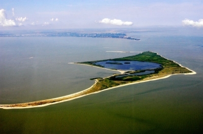 Отпуск в бархатный сезон: 10 мест в России, где можно купаться в сентябре