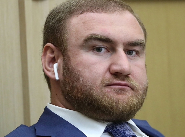 Арашуковы взяли Бифова под крыло