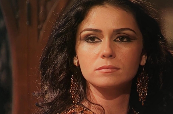 Голодовка, силикон и накладная шевелюра: как создавали образ Жади для сериала «Клон»