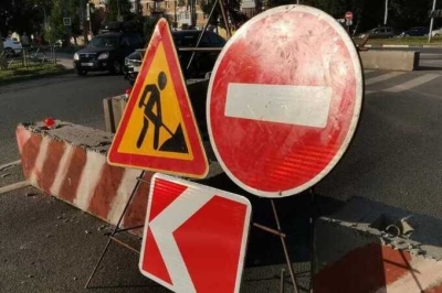 Эдуард Рахматуллин и рабочие в Туймазах устроили показательный ремонт дороги