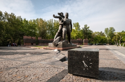 Мемориалы «Мужество» и «Дружба народов» в Ташкенте
