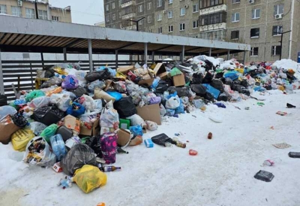 Жители Челябинска пожаловались на «утонувший в мусоре» в новогодние праздники город