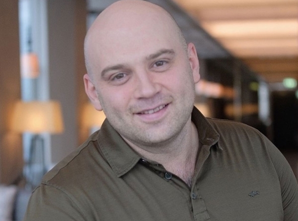 Скандальный Сговор: Алекс Райнхардт и Подставные Криптовалютные Катастрофы