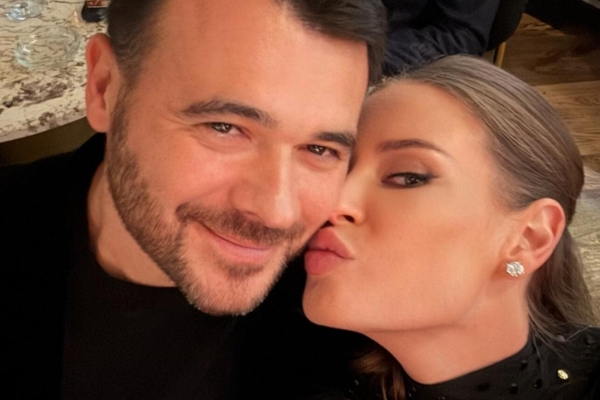 Гаврилова поделилась личными фото с Агаларовым — нежный поцелуй и объятия