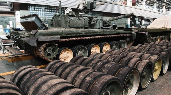 В РФ нарастили производство около 300 образцов вооружения и техники