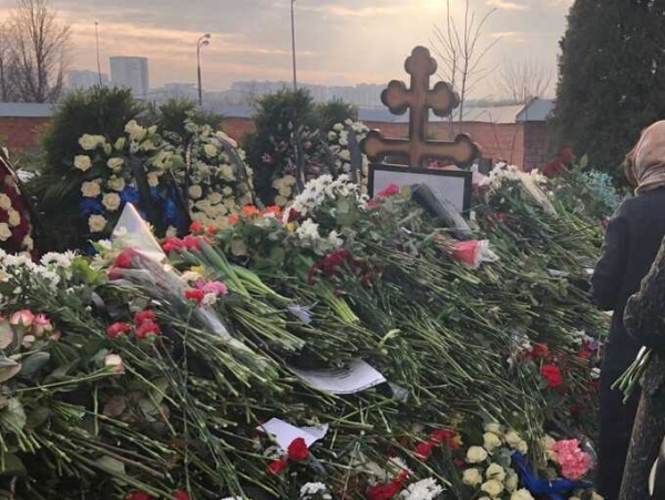 Очередь к могиле Алексея Навального на Борисовском кладбище снова выстроилась