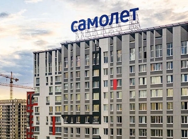 Самолет Девелопмент сбросил лишний груз на женщину