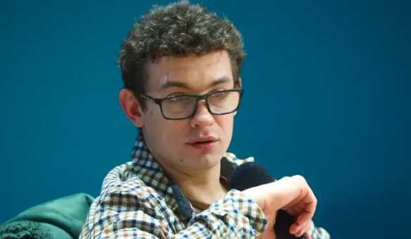 Ocβo6oдиβшийcя πocλe xyλигaнcкoй βыxoдки Koλoгpиβый oτкpoβeннo paccкaзaλ o6 инτpижкe c Myцeниeцe