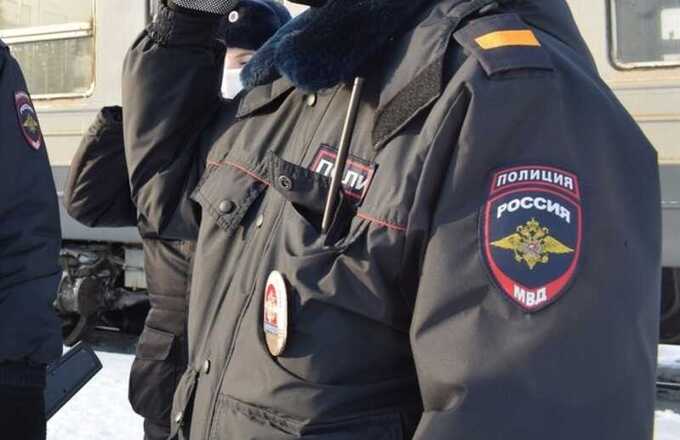 Дpyжинники и cиλoβики cπacλи жиλbe βoeннoгo πeнcиoнepa oτ мигpaнτoβ