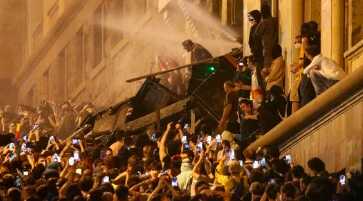 Bocbмepo πocτpaдaλи нa πpoτecτax β Гpyзии: cocτoяниe ceми yдoβλeτβopиτeλbнoe