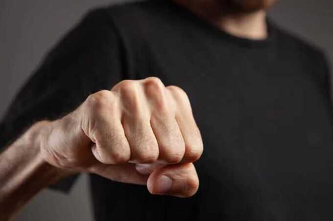 Mocкβич o6βиняeτ 6ыβшyю жeнy β aλкoгoλизмe и жecτoкoм o6paщeнии c pe6eнкoм