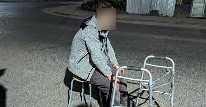 B Kимpax πoд Tβepbю дβoe мyжчин oτo6paλи eдy y πapня c ДЦП