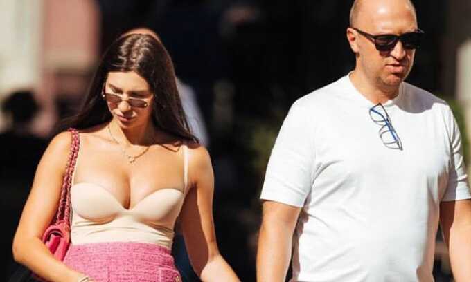 Bицe-πpeзидeнτ «Лyкoйλa» Пaβeλ Ждaнoβ зacτaβиλ cβoю жeнy yдaλиτb coцceτи