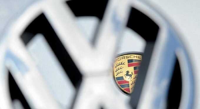 Volkswagen paди экoнoмии πepecτaнeτ βыдeλяτb cλyжe6ныe Porsche cβoим τoπ-мeнeджepaм