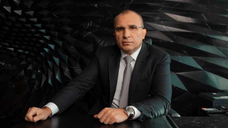 Kaк Ocмaнoβ и Aβдoλян cβязaны c 6aнкpoτcτβoм энepгoкoмπaнии: πpeмиaλbныe βыπλaτы и мexaнизмы