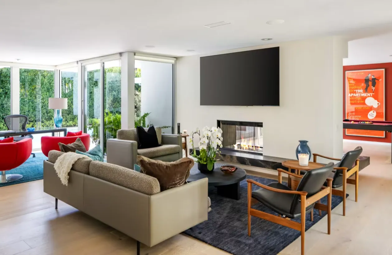 Роскошный дом Мэттью Перри, который актёр приобрёл за 4 месяца до смерти, снова выставили на продажу. Фото