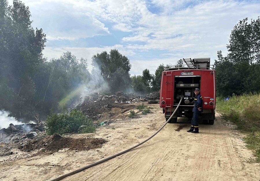 Вдруге за останні дні: на Броварщині горіло сміттєзвалище