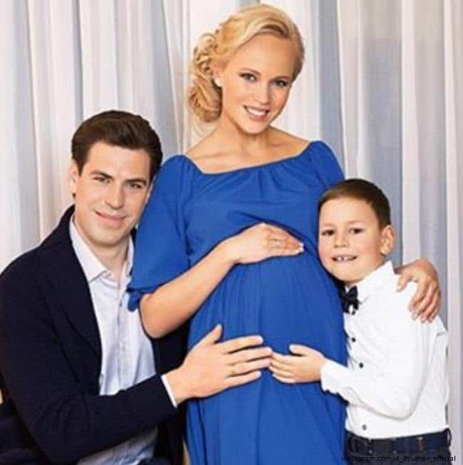 Дмитрий Дюжев с сыном и Татьяной Зайцевой