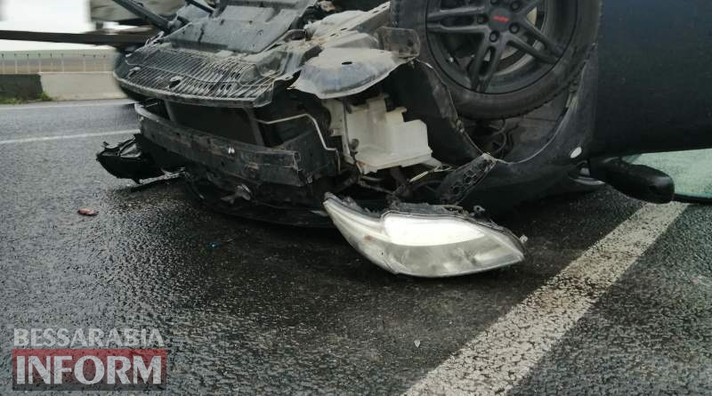 На трассе Одесса-Рени перевернулся автомобиль с семьей из Молдовы